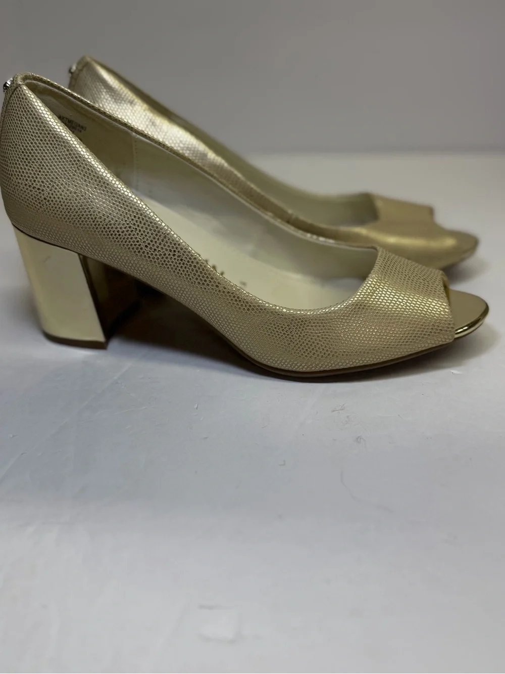 Anne Klein Megan Gold Peep-Toe Block Heel Pumps size 7
